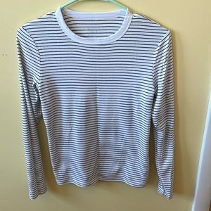 Comfy cute striped shirt. Nice and stretchy